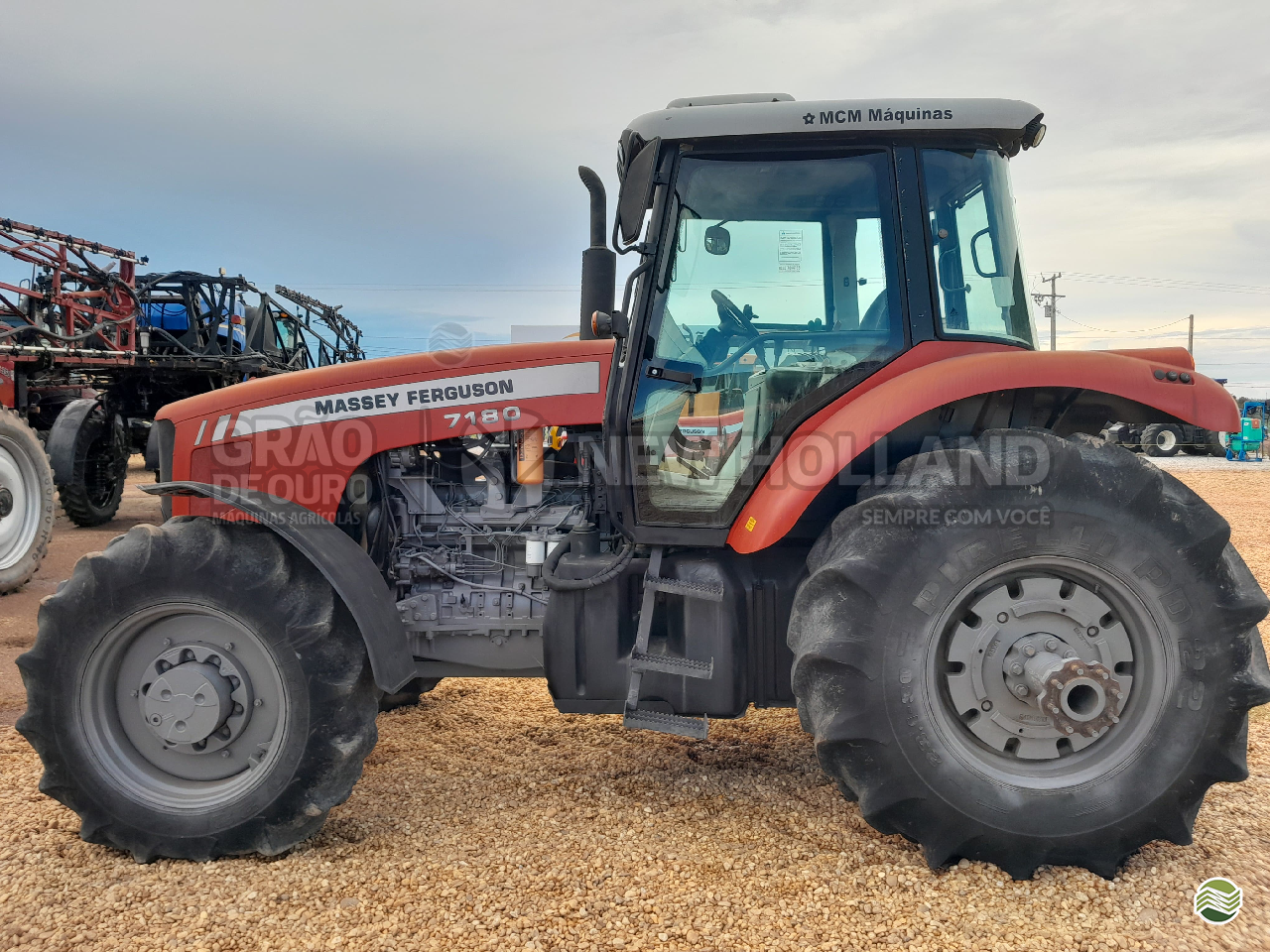 TRATOR MASSEY FERGUSON MF 7180 Tração 4x4 Grão de Ouro - New Holland GURUPI TOCANTINS TO